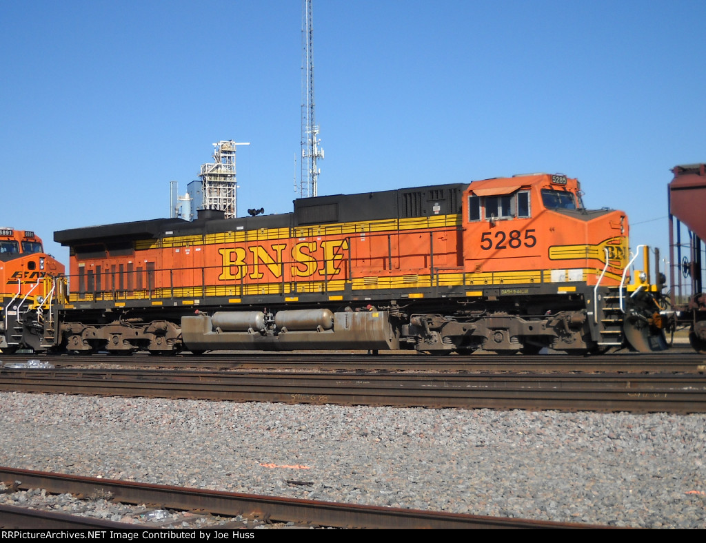 BNSF 5285